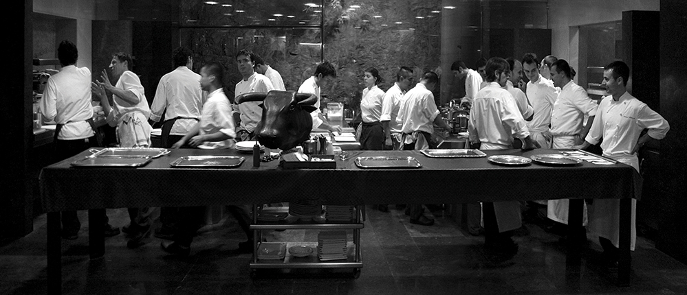 The kitchen and serving area at El Bulli (Credit: Francesc Guillamet, courtesy of Phaidon)